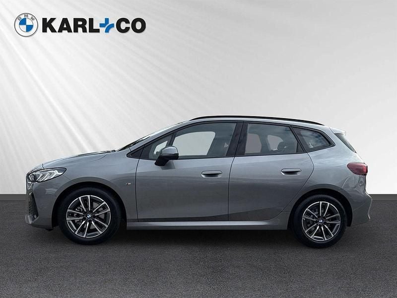 Grau Gebraucht 2025 BMW 218 Active Tourer M Sport Van / Kleinbus | 31.798 € (Superpreis) - Bild 1/4