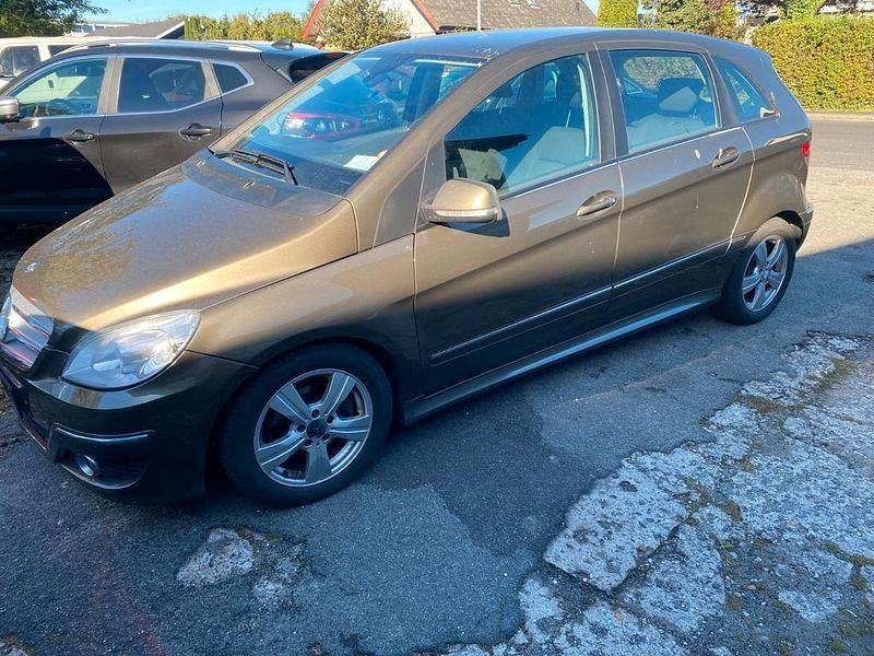 Gebraucht Mercedes B200 140 PS (102 kW) 2011 Van / Kleinbus
