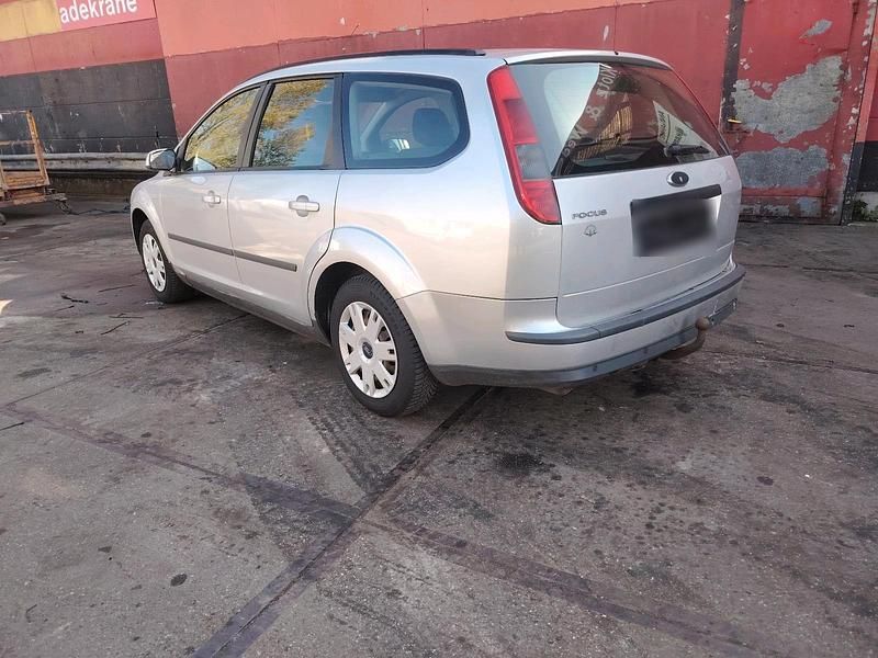 Gebraucht Ford Focus 108 PS (79 kW) 2007 Grau Kombi