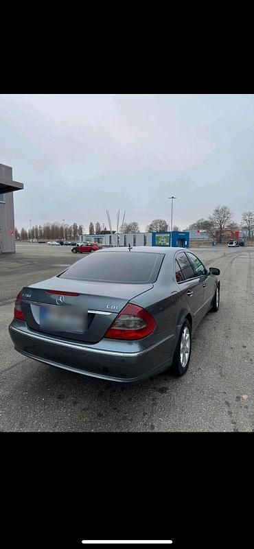 Usata Mercedes E280 190 CV (139 kW) 2007 Grigio Berlina
