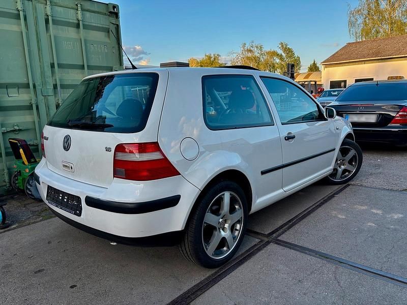Second-hand VW Golf 105 CP (77 kW) 2002 Alb Coupe