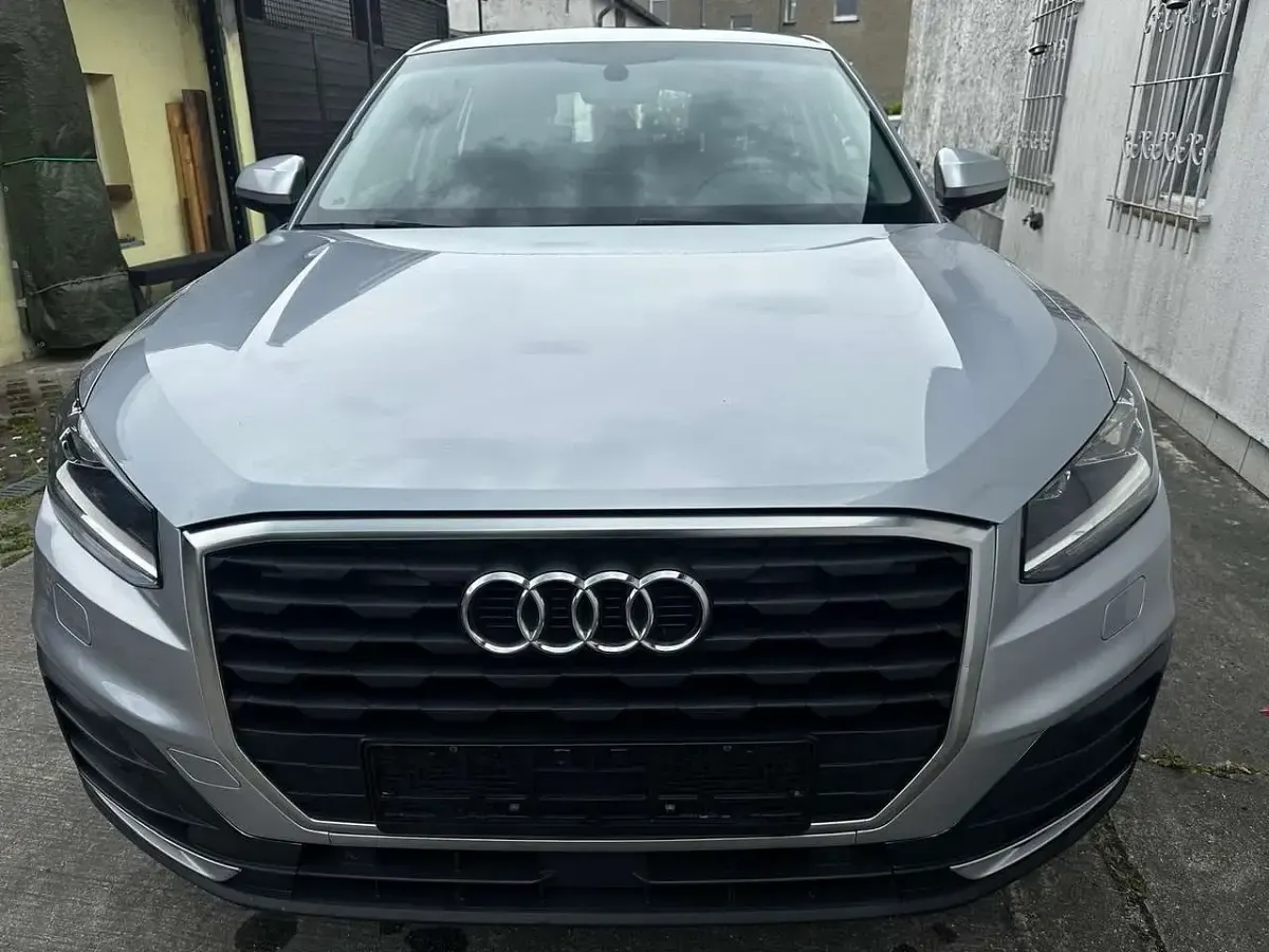 Gebraucht Audi Q2 Basis 116 PS (85 kW) 2018 Florettsilber metallic SUV