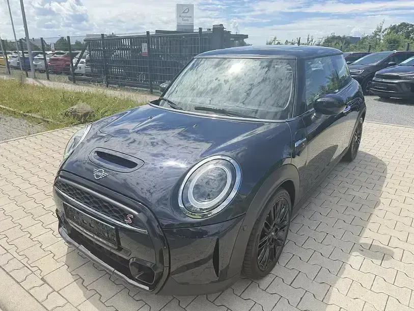 Gebraucht Mini Cooper S Classic 178 PS (130 kW) 2024 Enigmatic black (metallic) Kleinwagen
