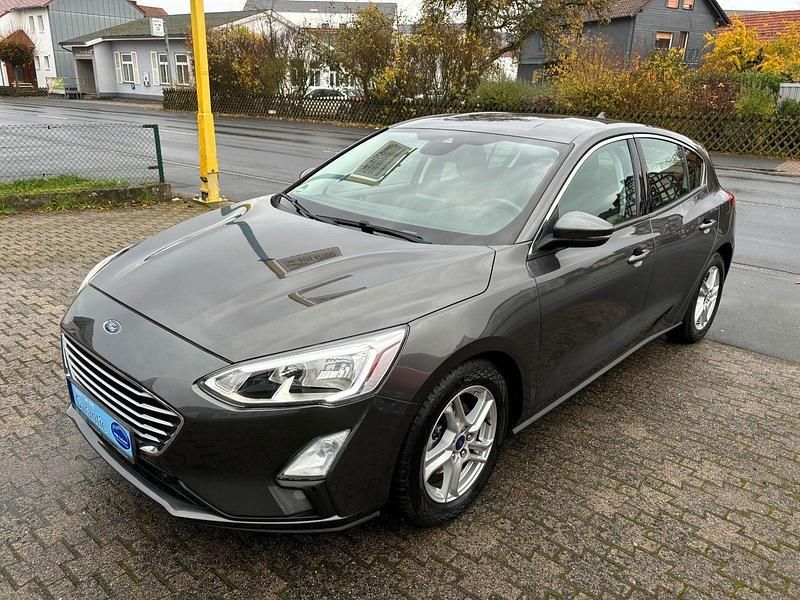 Grau Gebraucht 2020 Ford Focus Cool & Connect Limousine | 13.890 € (Superpreis) - Bild 1/4