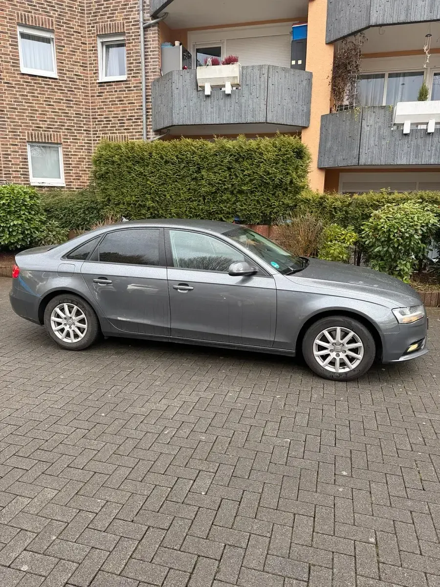 Gebraucht Audi A4 176 PS (129 kW) 2012 Grau Limousine