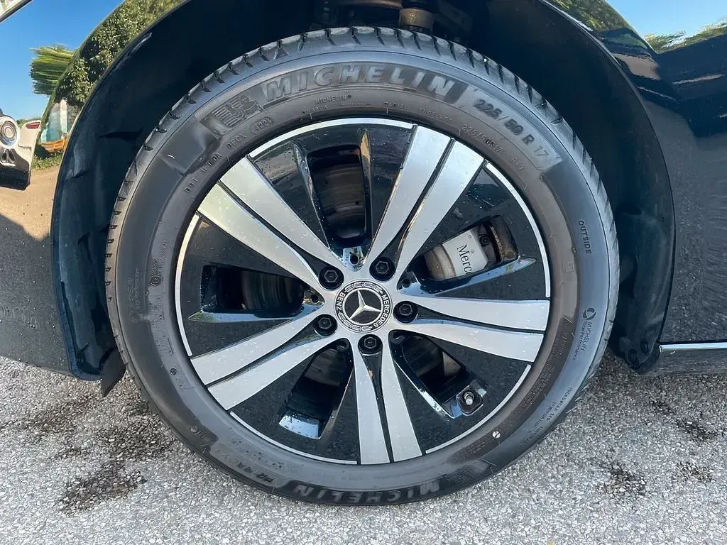 Gebraucht Mercedes C300e Avantgarde 313 PS (230 kW) 2025 Unilack schwarz Kombi
