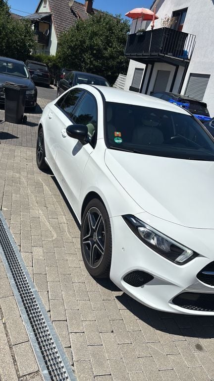 Weiß Gebraucht 2020 Mercedes A200 Limousine | 22.000 € (Fairer Preis) - Bild 1/4