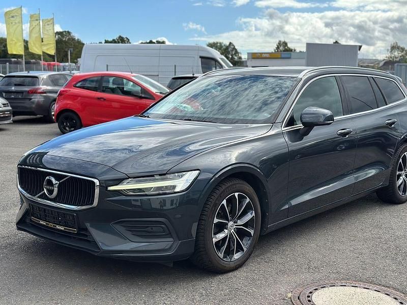Savile grey / metallic Gebraucht 2019 Volvo V60 Momentum Kombi | 18.300 € (Superpreis) - Bild 1/4