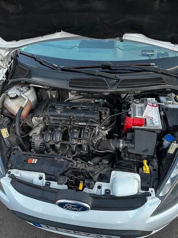 Gebraucht Ford Fiesta 60 PS (44 kW) 2009 Weiß Kleinwagen