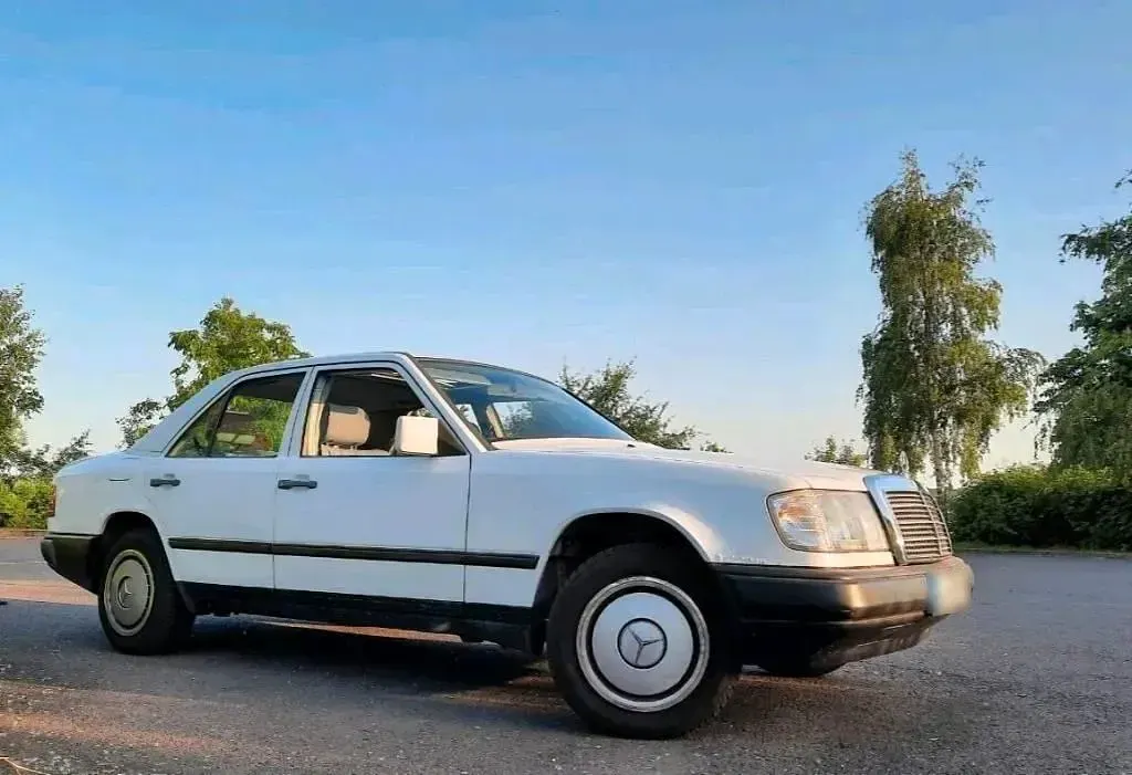 Gebraucht Mercedes 200 105 PS (77 kW) 1988 Weiß Limousine
