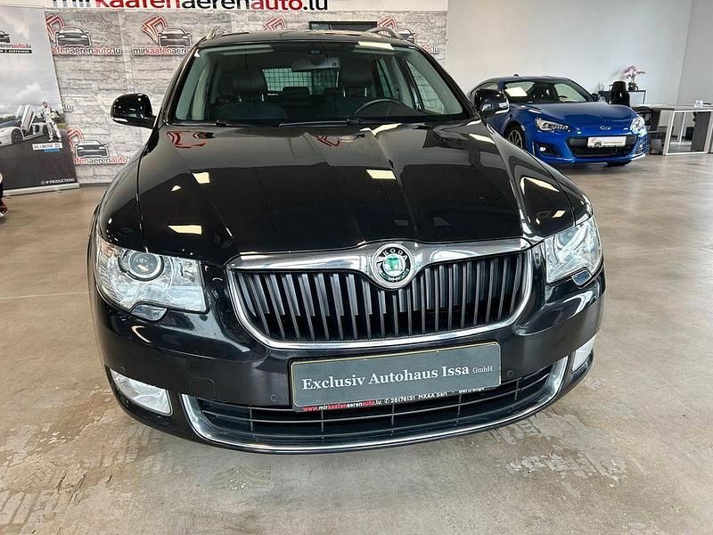 Schwarz Gebraucht 2012 Skoda Superb Elegance Kombi | 6.600 € (Fairer Preis) - Bild 1/4