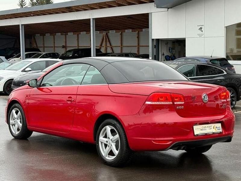 Gebraucht VW Eos Basis 122 PS (89 kW) 2012 Rot Cabrio