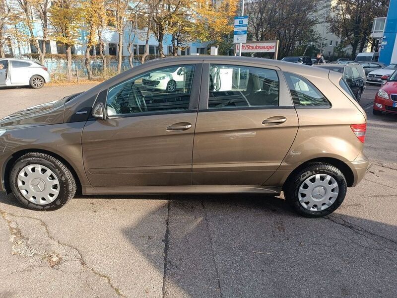 Braun Gebraucht 2011 Mercedes B160 Van / Kleinbus | 8.500 € (Fairer Preis) - Bild 1/4