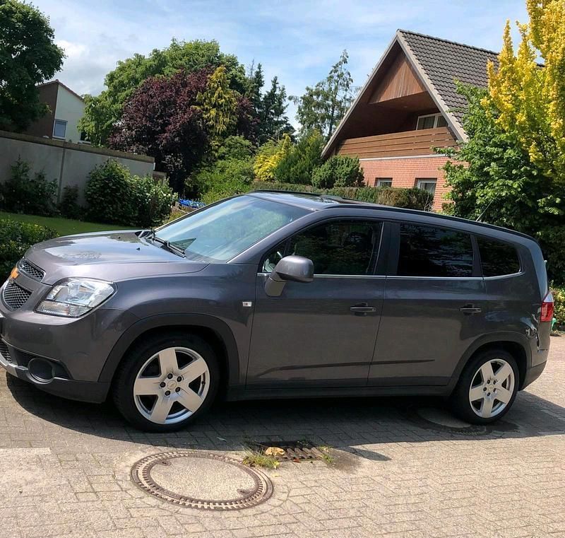 Grau Gebraucht 2013 Chevrolet Orlando Van / Kleinbus | 5.500 € (Fairer Preis) - Bild 1/4