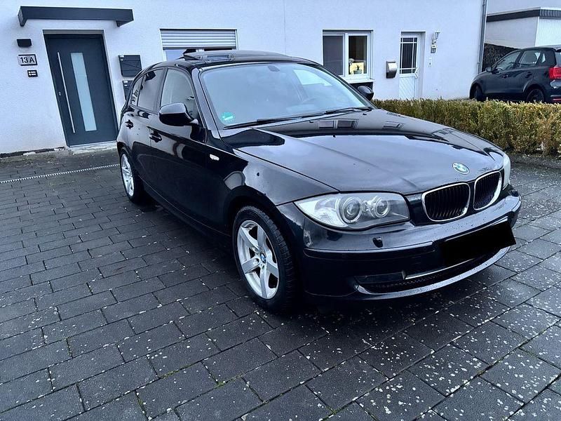 Schwarz Gebraucht 2011 BMW 116 Kleinwagen | 5.900 € (Fairer Preis) - Bild 1/4