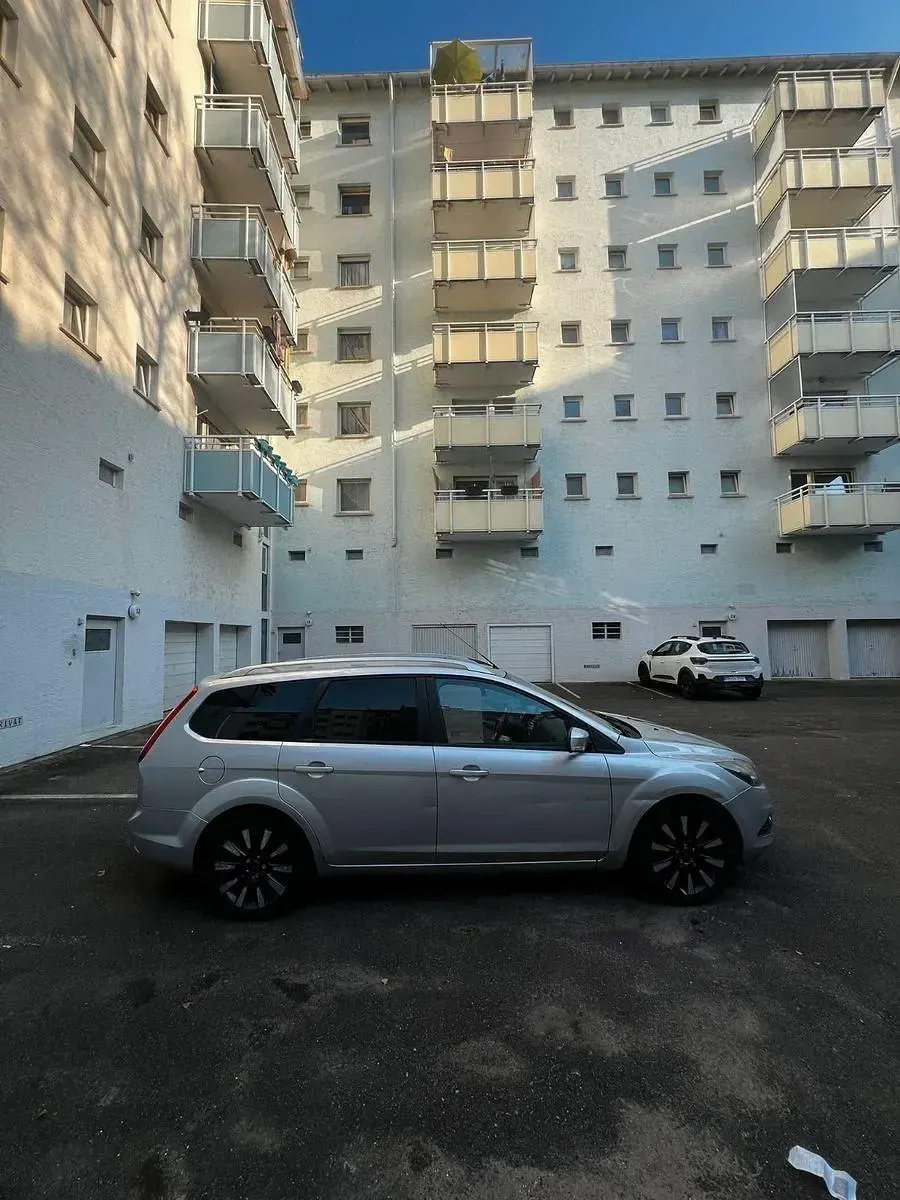 Usado Ford Focus Style 145 CV (106 kW) 2009 Gris Familiar