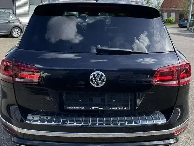 Gebraucht VW Touareg Executive 262 PS (192 kW) 2018 Deep black perleffekt SUV