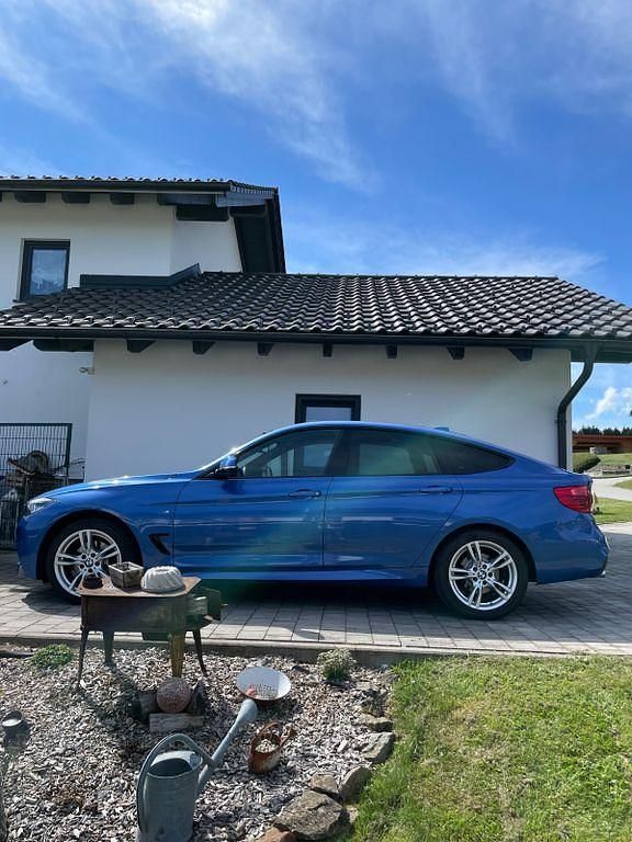 Blau Gebraucht 2016 BMW 320 Gran Turismo M Sport Limousine | 20.835 € (Etwas zu teuer) - Bild 1/4