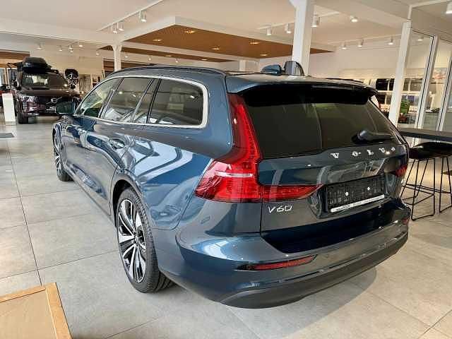 Gebraucht Volvo V60 145 PS (106 kW) 2024 Kombi