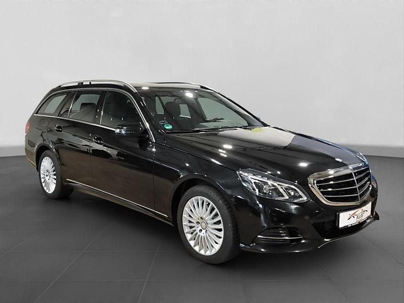 Schwarz Gebraucht 2014 Mercedes E200 Kombi | 15.990 € (Fairer Preis) - Bild 1/4