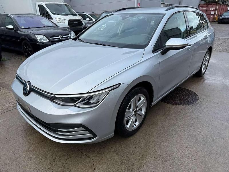 Silber Gebraucht 2022 VW Golf VIII Life Kombi | 13.890 € (Guter Preis) - Bild 1/4