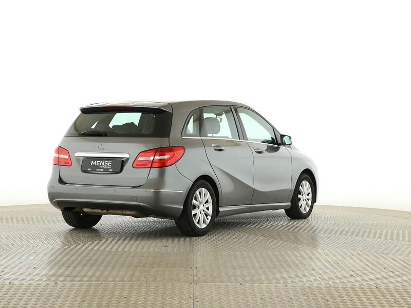 Gebraucht Mercedes 200 136 PS (100 kW) 2014 Mountaingrau – met.