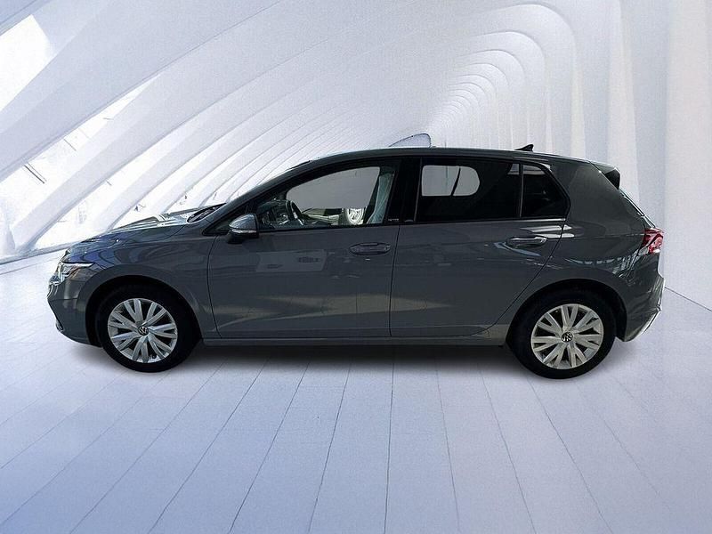 Gebraucht VW Golf VIII Active 131 PS (96 kW) 2023 Grau Limousine