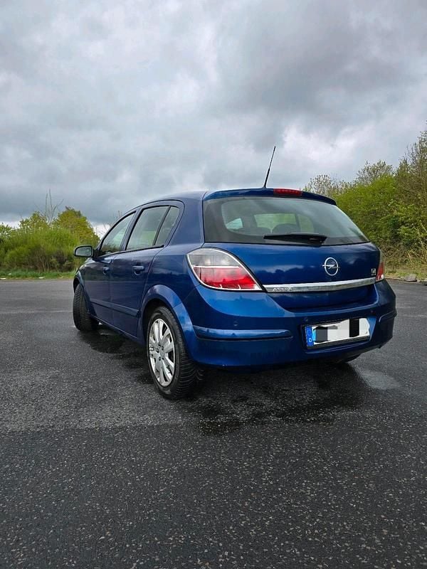 Gebraucht Opel Astra 90 PS (66 kW) 2006 Blau Kleinwagen