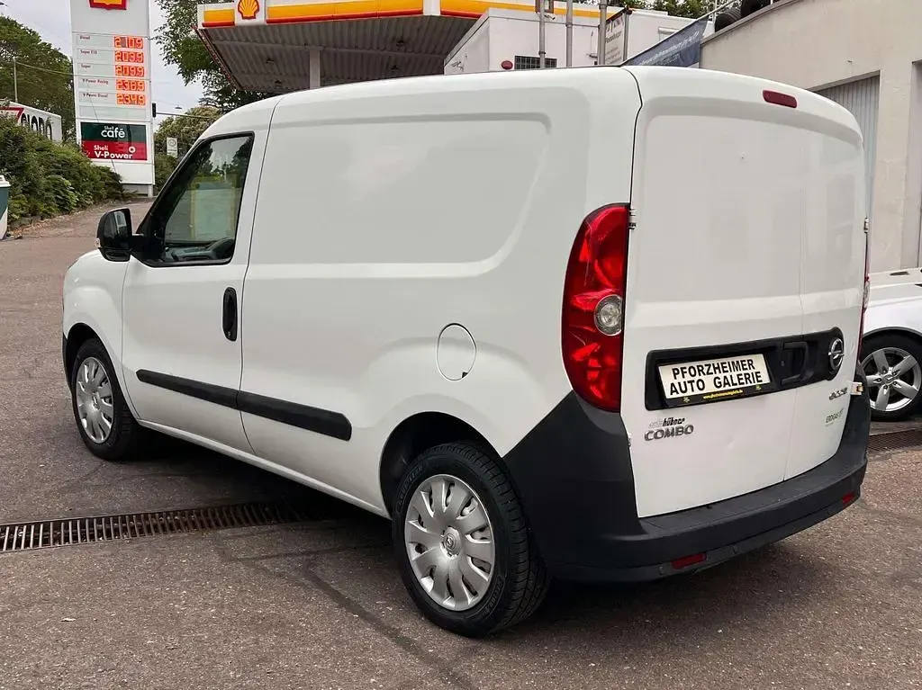 Używany Opel Combo 95 KM (69 kW) 2013 Biały Minivan