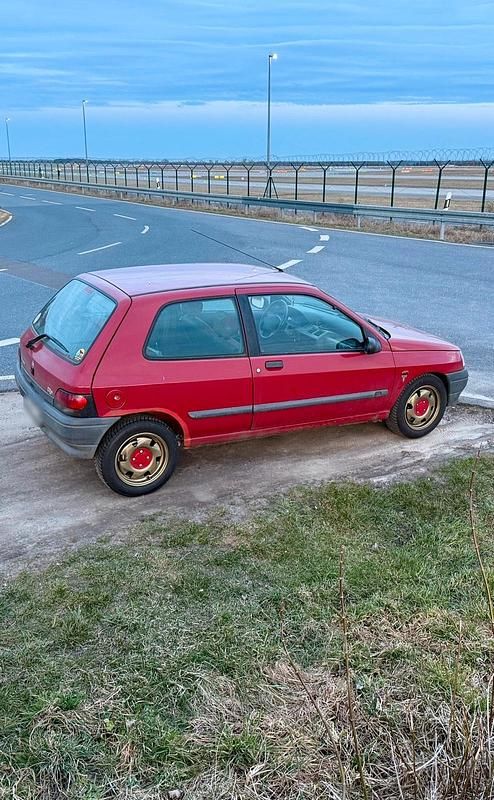 Second-hand Renault Clio 54 CP (39 kW) 1996 Roșu Hatchback