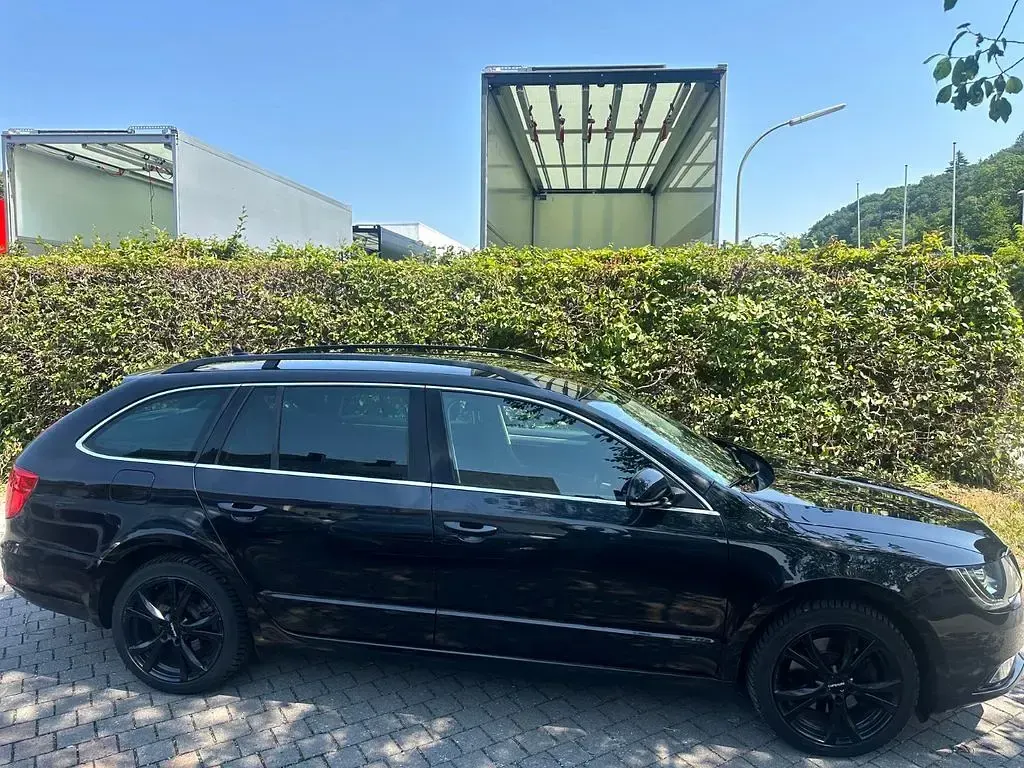 Gebraucht Skoda Superb Exclusive 170 PS (125 kW) 2015 Schwarz Kombi