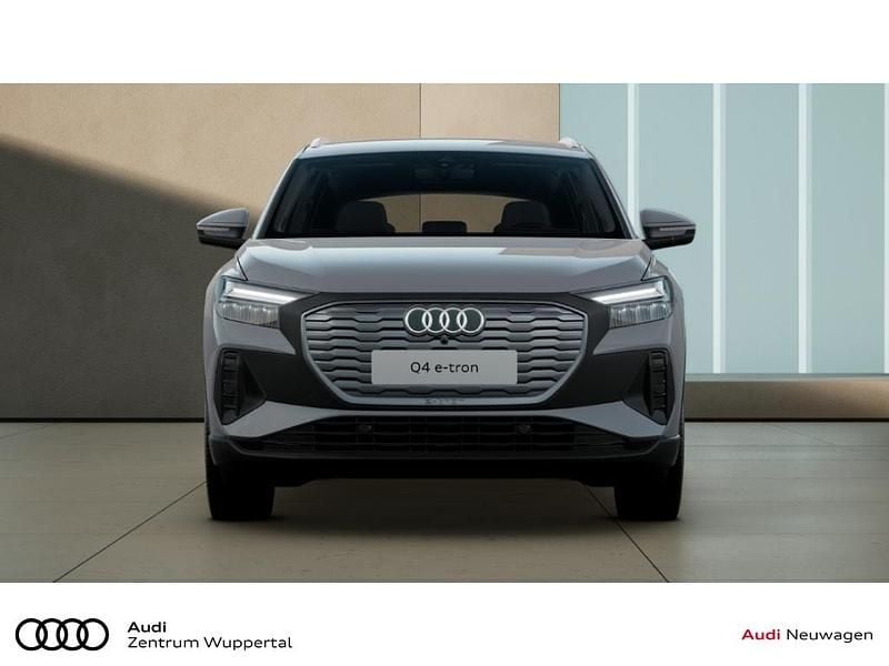 Neu Audi Q4 e-tron Basis 169 kW (231 PS) 2026 Grau SUV