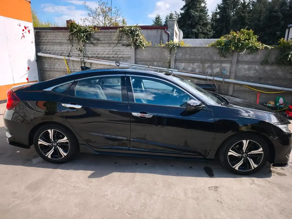 Gebraucht Honda Civic Executive 182 PS (133 kW) 2017 Violet Limousine
