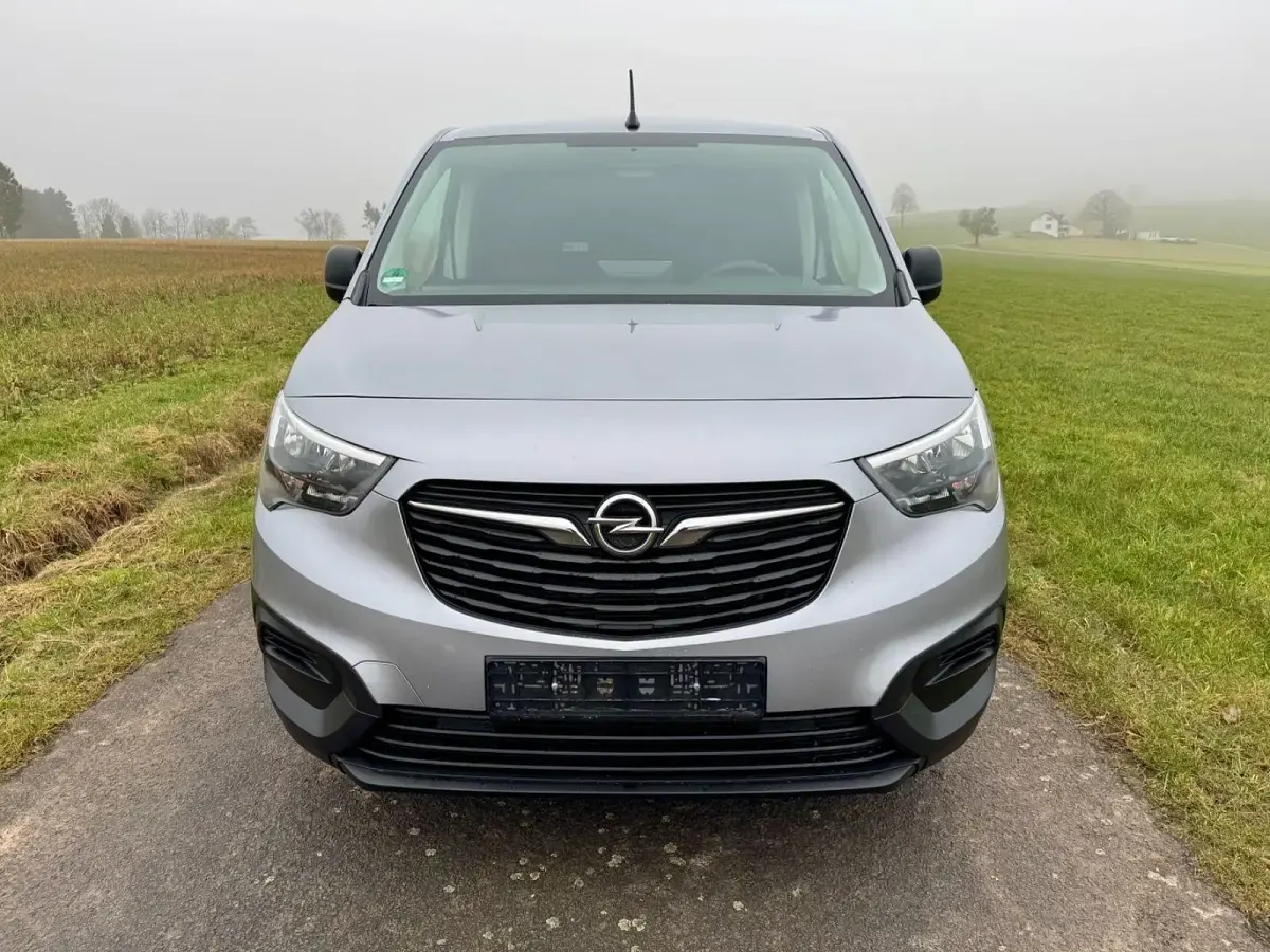 Używany Opel Combo 131 KM (96 kW) 2022 Szary Minivan