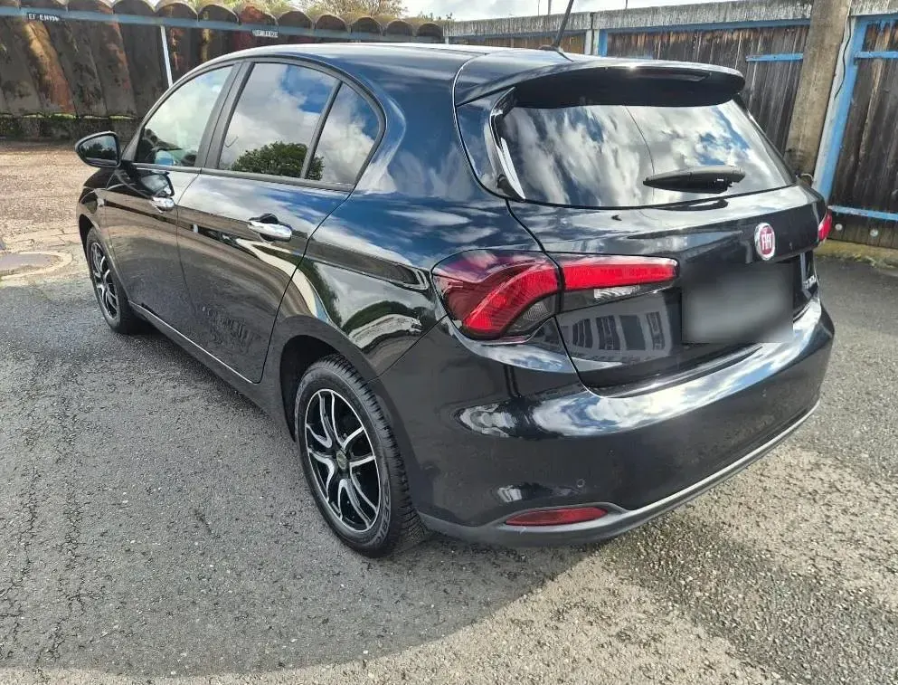 Gebraucht Fiat Tipo 95 PS (69 kW) 2018 Schwarz Kleinwagen
