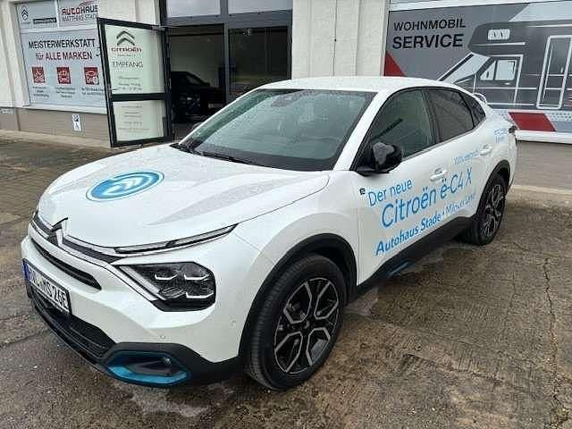 Gebraucht Citroën e-C4 Shine 100 kW (136 PS) 2023 Perlmuttweiß Limousine