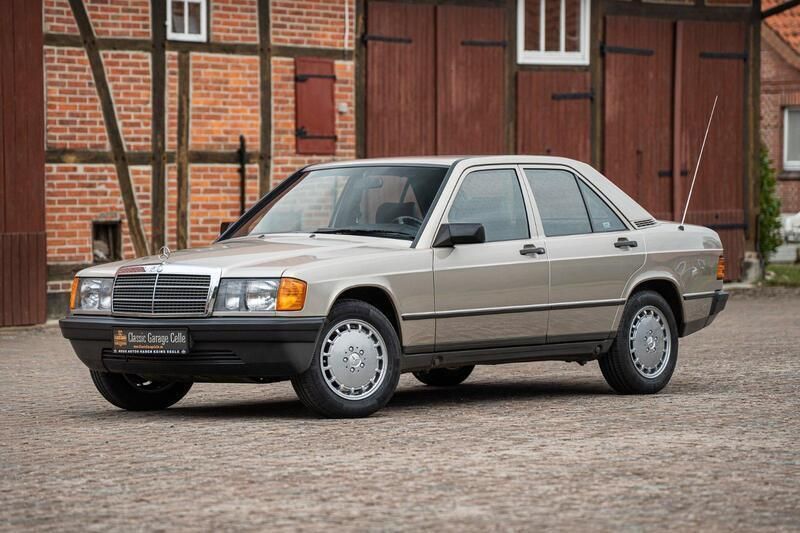 Silber Gebraucht 1988 Mercedes 190 Limousine | 17.900 € - Bild 1/4