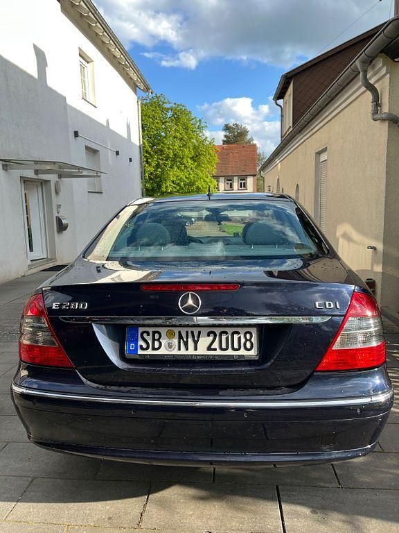 Second-hand Mercedes E280 Elegance 190 CP (139 kW) 2006 Albastru Berlinǎ