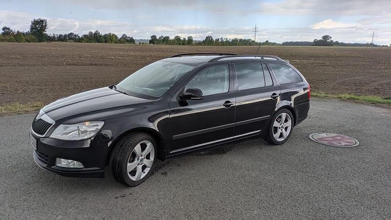 Schwarz Gebraucht 2011 Skoda Octavia Sport Kombi | 6.800 € (Guter Preis) - Bild 1/4