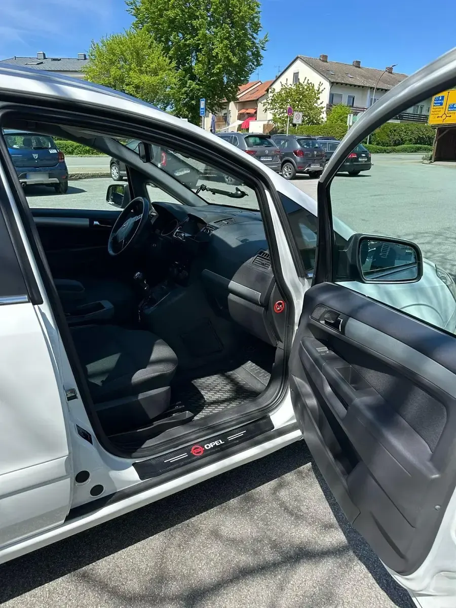 Gebraucht Opel Zafira 138 PS (101 kW) 2012 Weiß Van / Kleinbus
