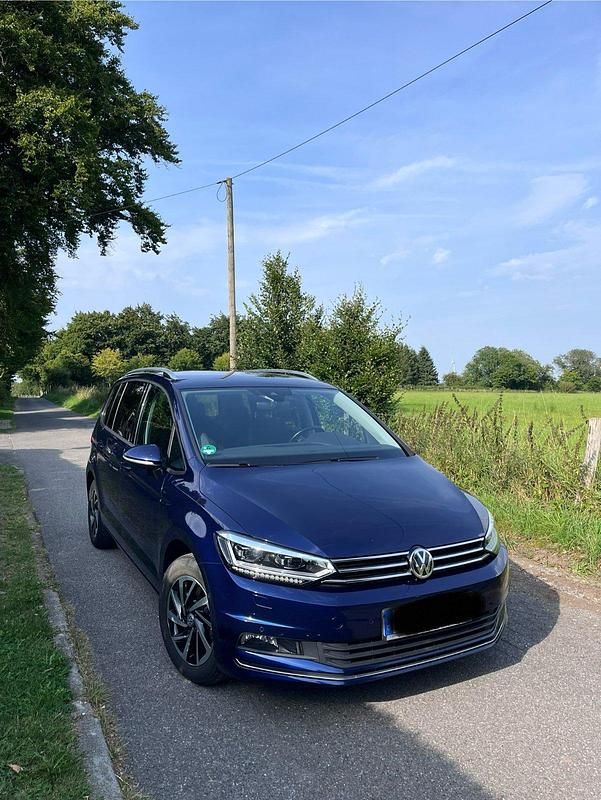 Blau Gebraucht 2018 VW Touran Join Van / Kleinbus | 18.999 € (Guter Preis) - Bild 1/4