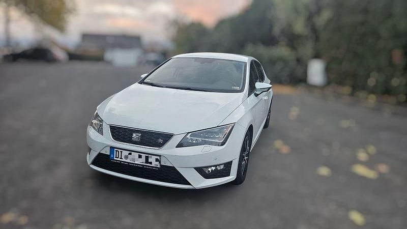 Weiß Gebraucht 2014 Seat Leon FR Limousine | 11.000 € (Fairer Preis) - Bild 1/4