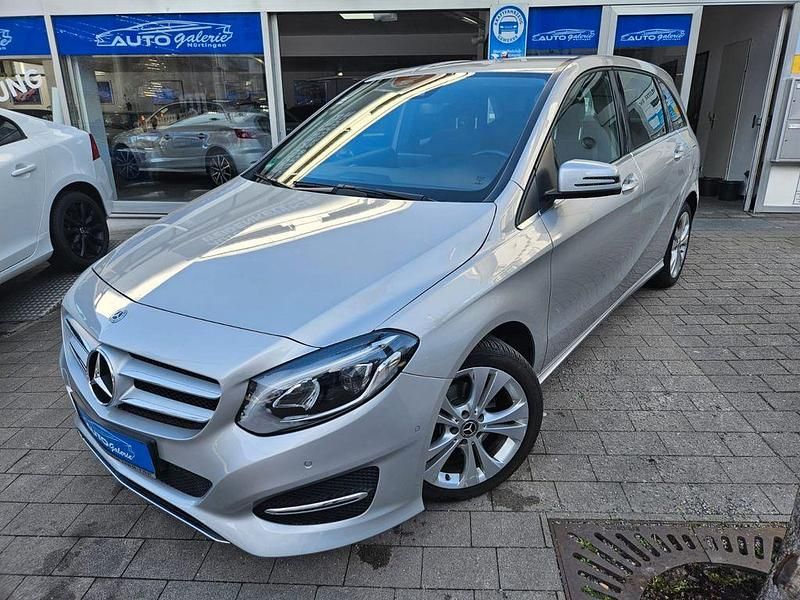 Gebraucht Mercedes B200 Style 156 PS (114 kW) 2018 Silber Van / Kleinbus