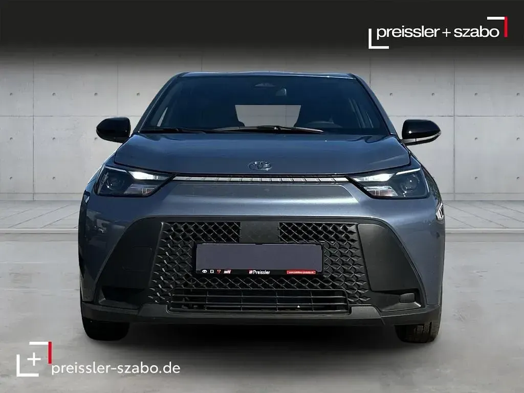 Neu Toyota Aygo X Active 117 PS (86 kW) 2026 Grau SUV