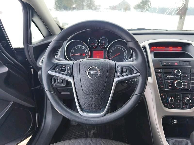 Gebraucht Opel Astra GTC 140 PS (102 kW) 2013 Schwarz Limousine