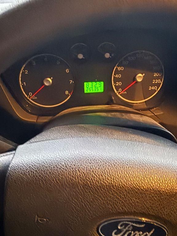Usata Ford Focus Ambiente 75 CV (55 kW) 2005 Argento Berlina
