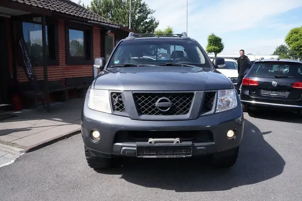 Gebraucht Nissan Navara XE 190 PS (139 kW) 2011 Blau Pickup