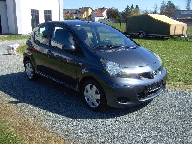 Anthracite grey Gebraucht 2010 Toyota Aygo Cool Kleinwagen | 5.570 € (Etwas zu teuer) - Bild 1/4