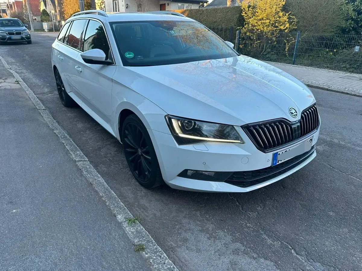Gebraucht Skoda Superb 120 PS (88 kW) 2015 Weiß Limousine