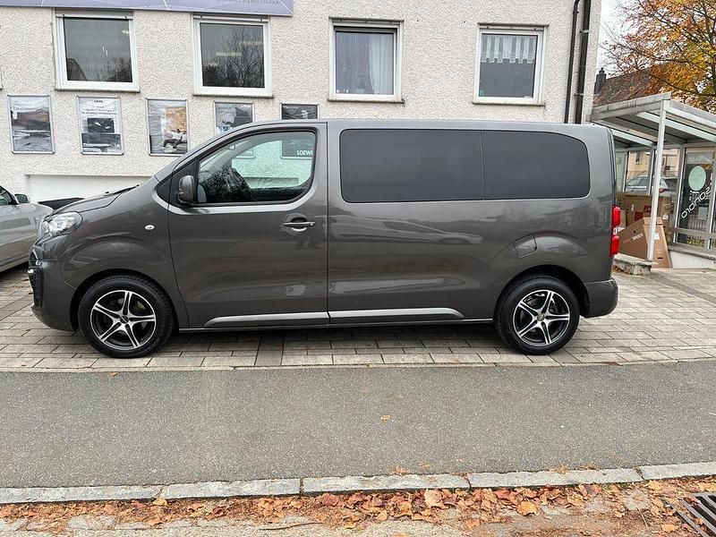 Grau Gebraucht 2017 Peugeot Traveller Active Van / Kleinbus | 22.900 € (Fairer Preis) - Bild 1/4